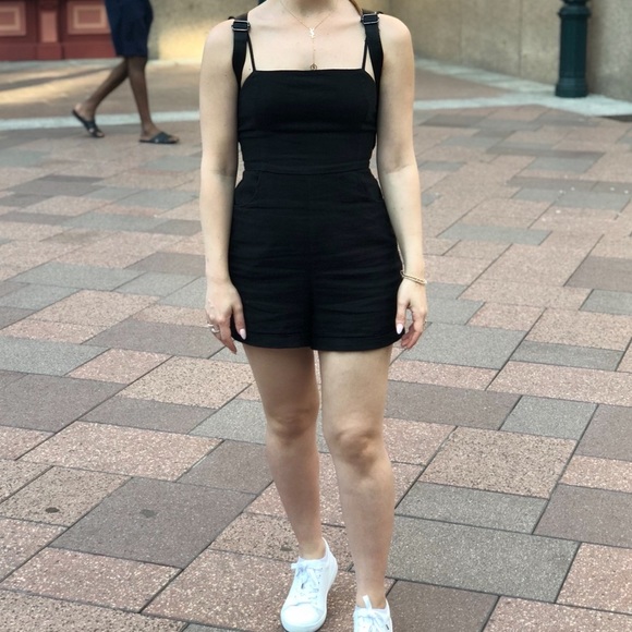 Size 6 Glassons play suit - Picture 2 of 3